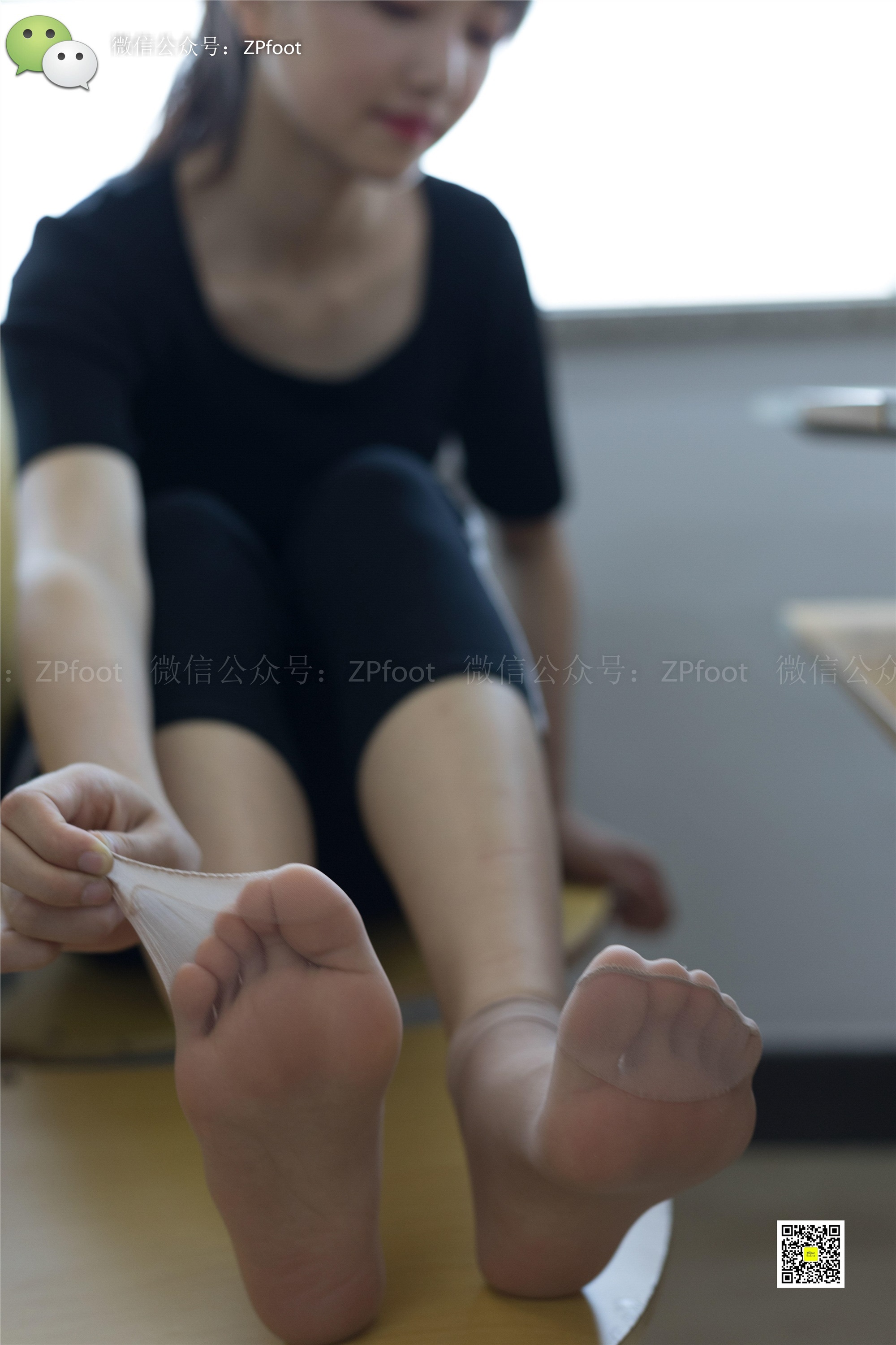 LSS Camellia Photography No.004 Classroom Short Filament Bare Foot